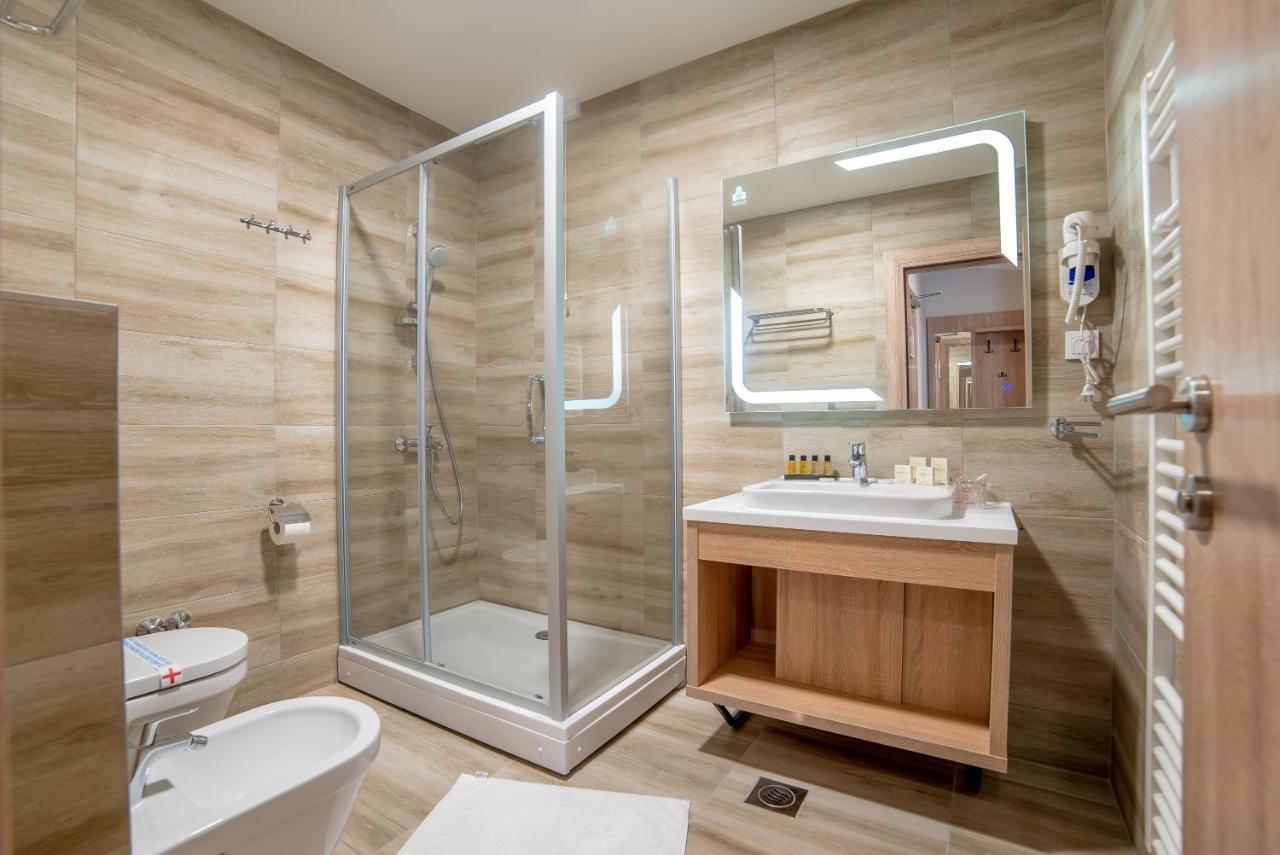 Hotel Soni Lux Tuzla Eksteriør bilde
