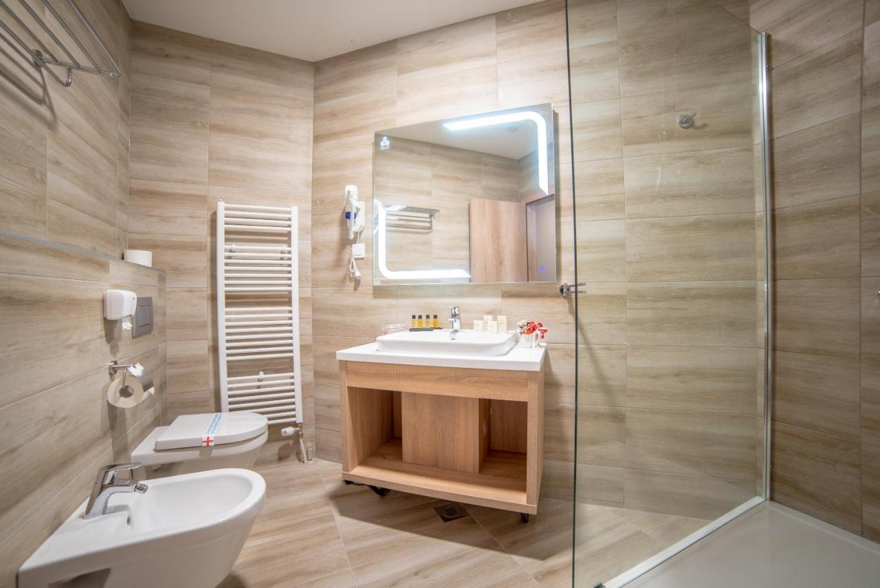 Hotel Soni Lux Tuzla Eksteriør bilde
